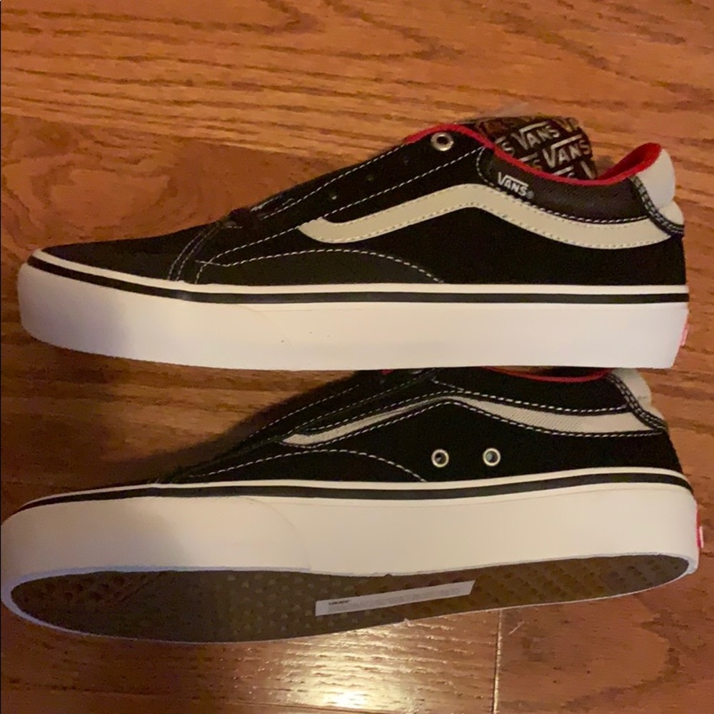 TNT advanced pro vans size 8